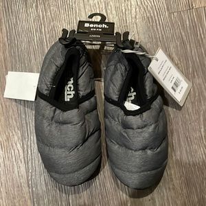 Junior’s Bench Puffer Slippers Sz S/M NWT